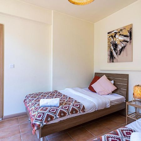 Celine'S 2 Bedrooms Apartment In Larnaca Center Екстер'єр фото