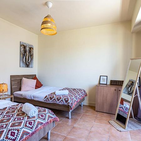 Celine'S 2 Bedrooms Apartment In Larnaca Center Екстер'єр фото