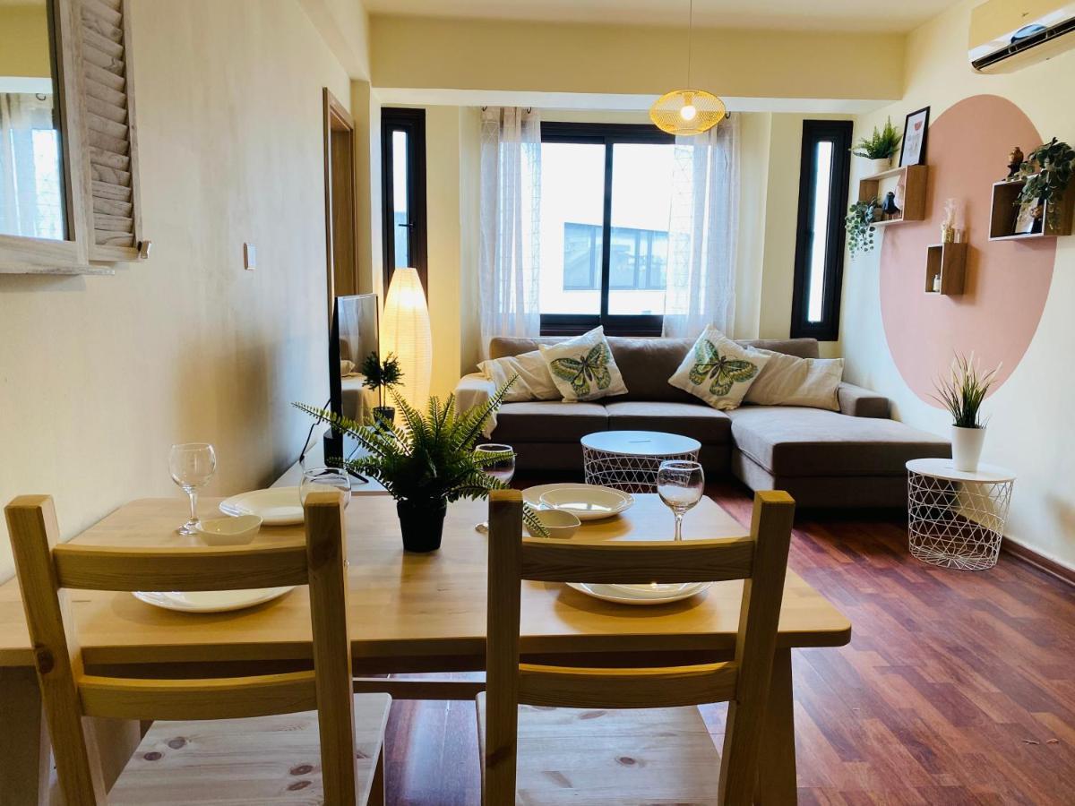 Celine'S 2 Bedrooms Apartment In Larnaca Center Екстер'єр фото