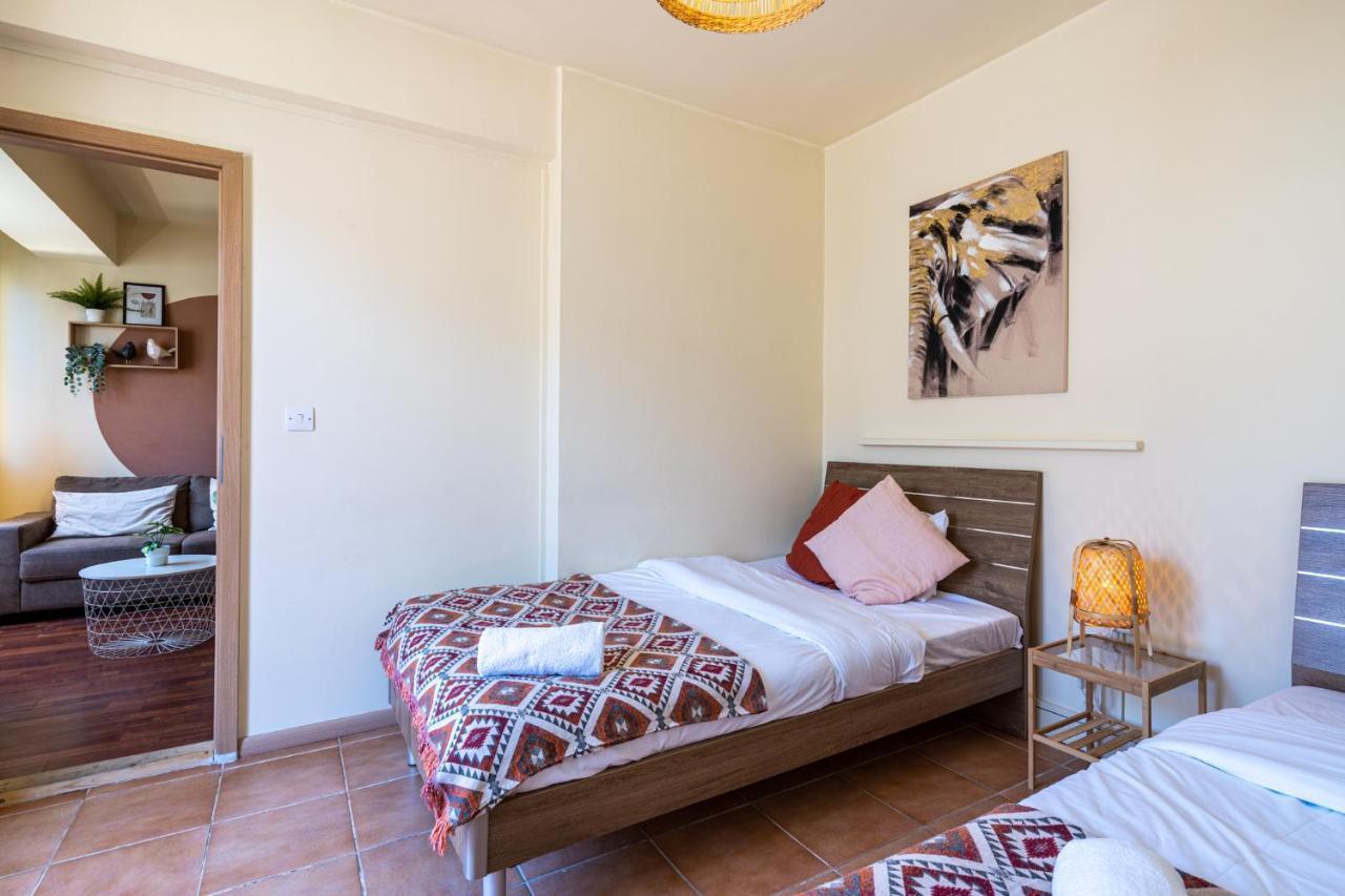 Celine'S 2 Bedrooms Apartment In Larnaca Center Екстер'єр фото