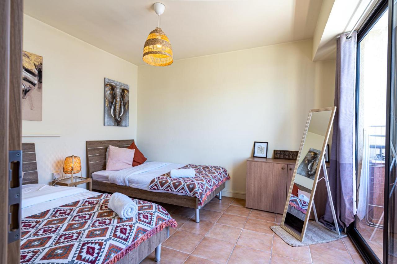Celine'S 2 Bedrooms Apartment In Larnaca Center Екстер'єр фото