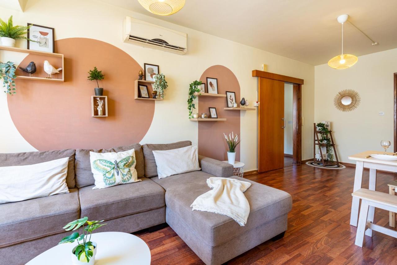 Celine'S 2 Bedrooms Apartment In Larnaca Center Екстер'єр фото