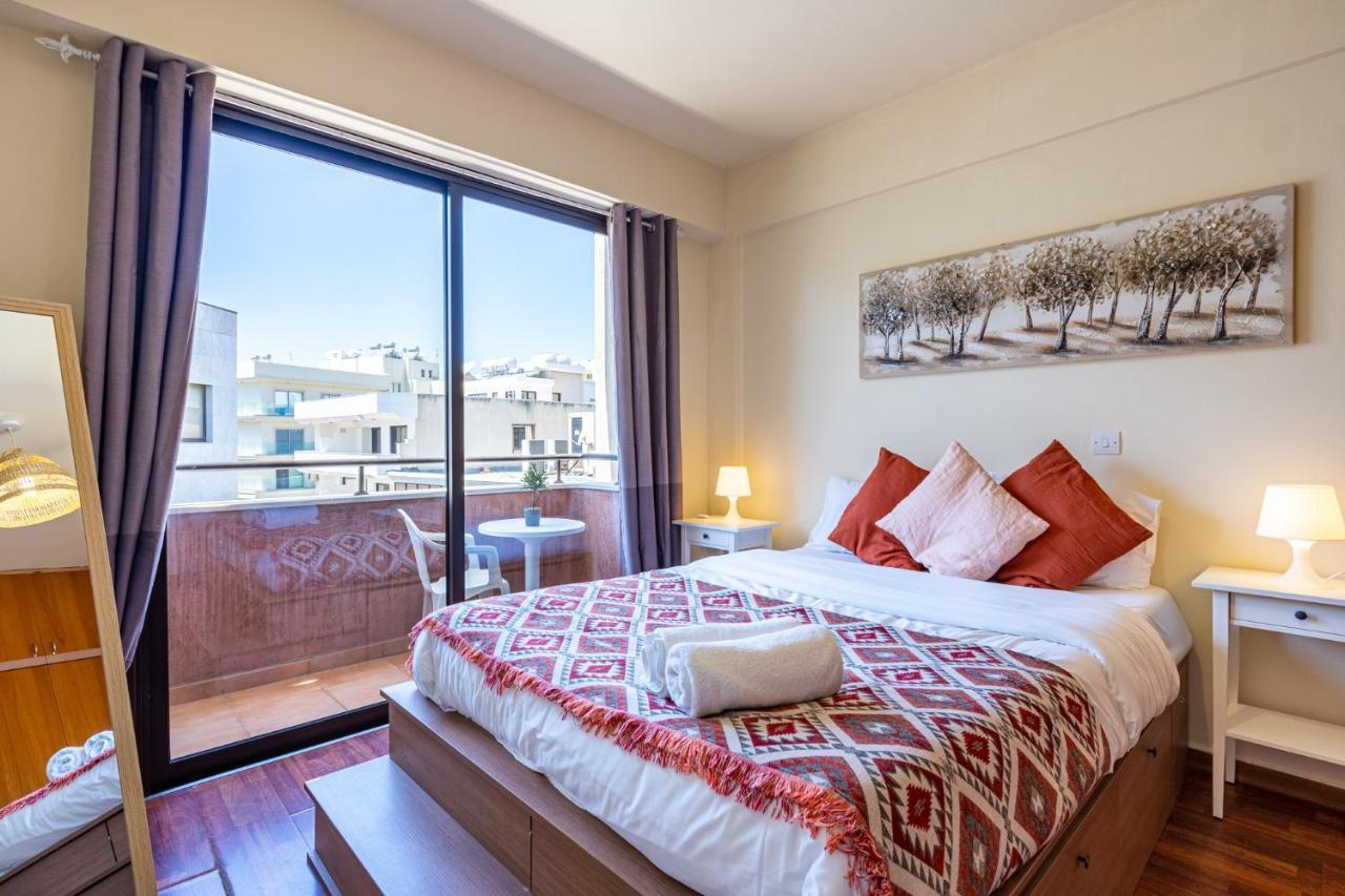 Celine'S 2 Bedrooms Apartment In Larnaca Center Екстер'єр фото