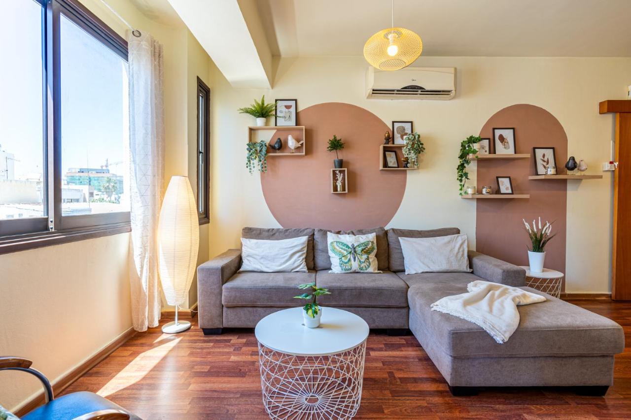 Celine'S 2 Bedrooms Apartment In Larnaca Center Екстер'єр фото