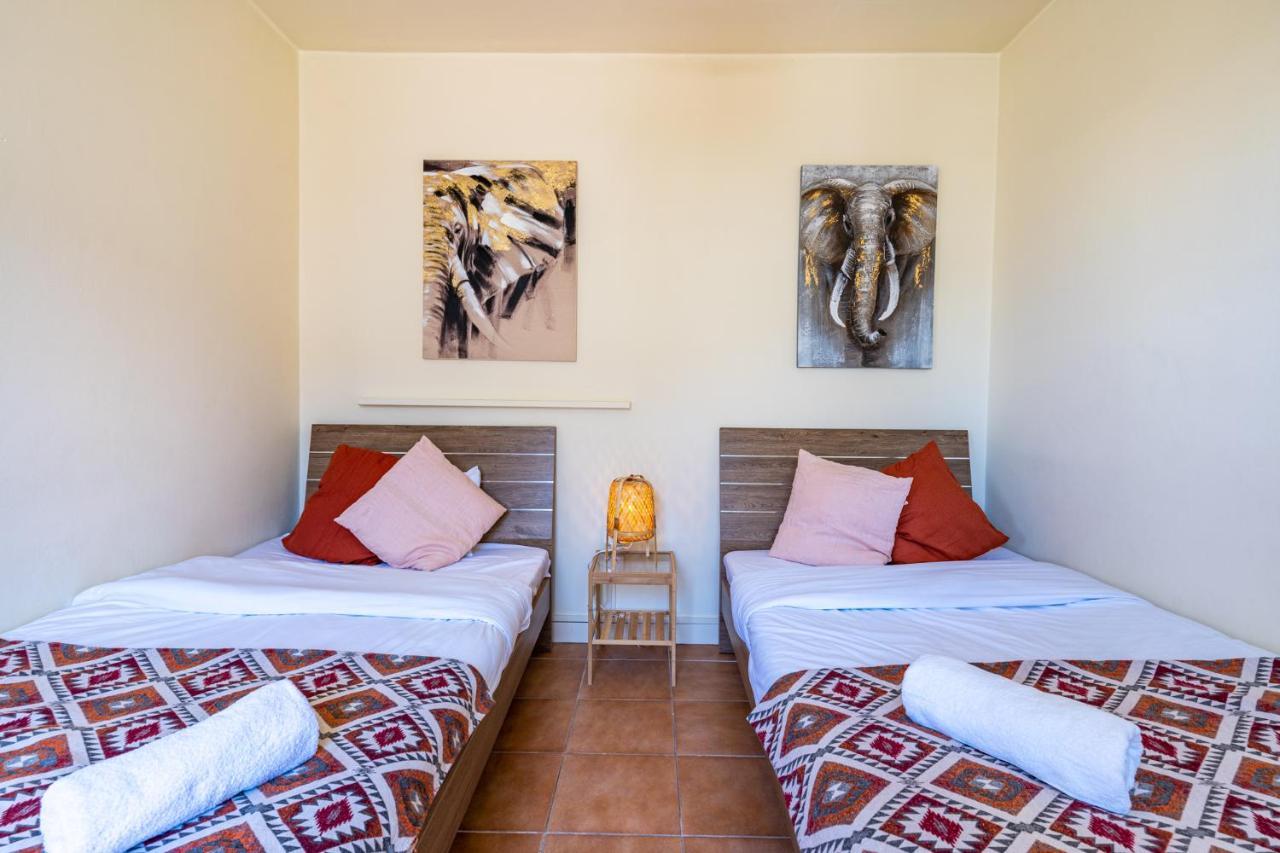 Celine'S 2 Bedrooms Apartment In Larnaca Center Екстер'єр фото