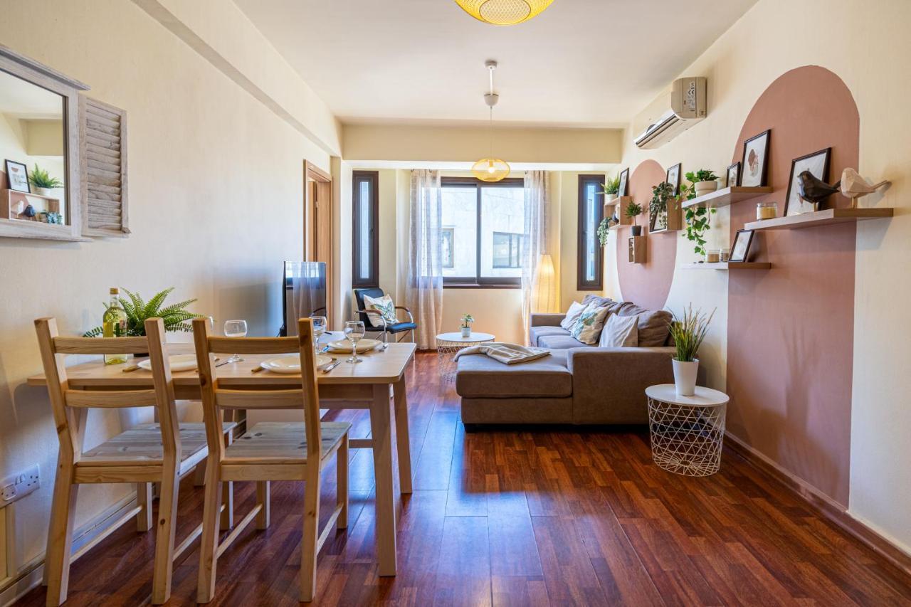 Celine'S 2 Bedrooms Apartment In Larnaca Center Екстер'єр фото